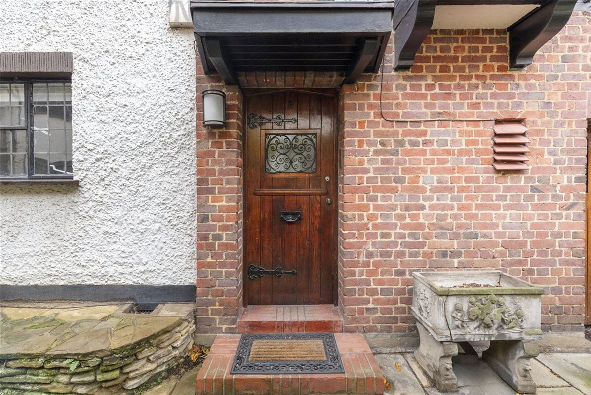 2 bedroom house, Thurloe Close, South Kensington SW7 - Available