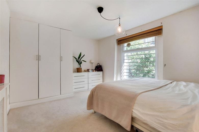 2 bedroom flat, Moorhouse Road, Notting Hill W2 - Available
