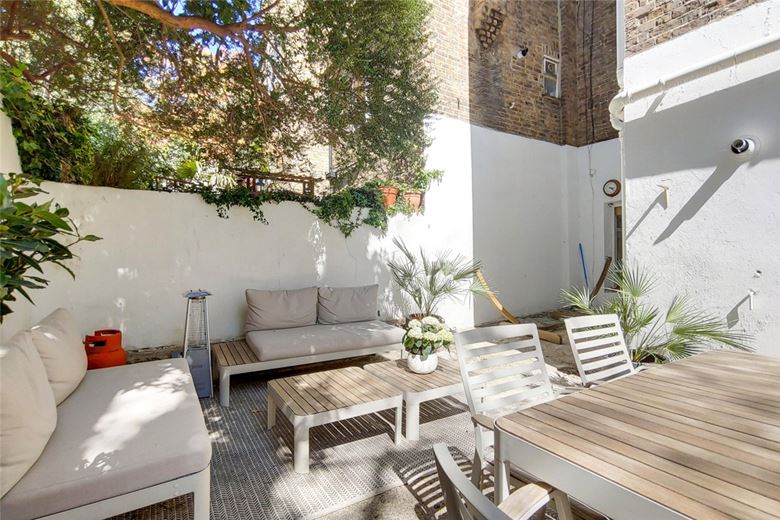 2 bedroom flat, Moorhouse Road, Notting Hill W2 - Available