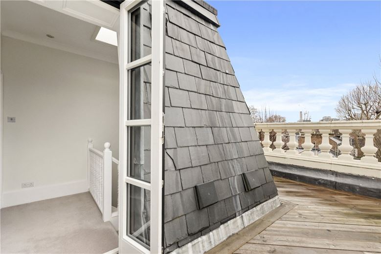 3 bedroom flat, Addison Road, Holland Park W14 - Available