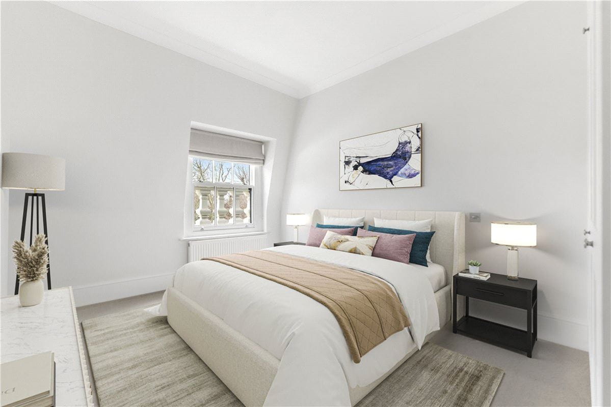 3 bedroom flat, Addison Road, Holland Park W14 - Available