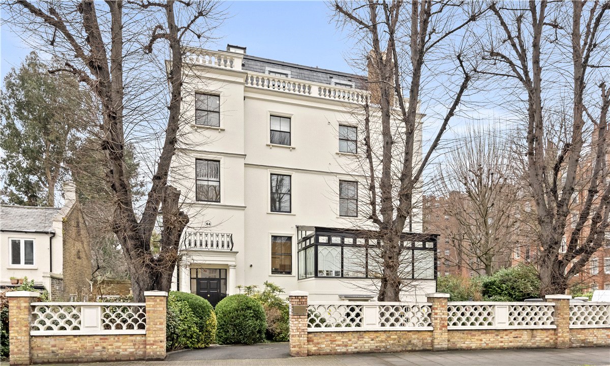 3 bedroom flat, Addison Road, Holland Park W14 - Available