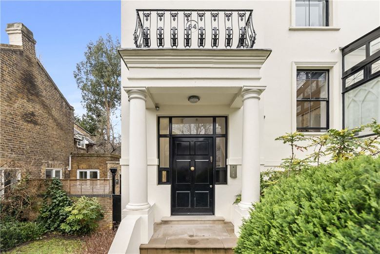 3 bedroom flat, Addison Road, Holland Park W14 - Available
