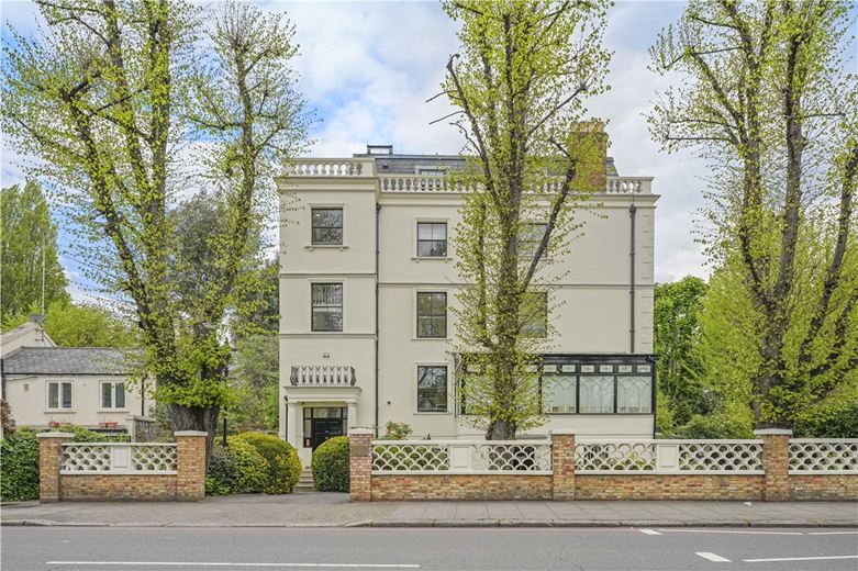 3 bedroom flat, Addison Road, Holland Park W14 - Available