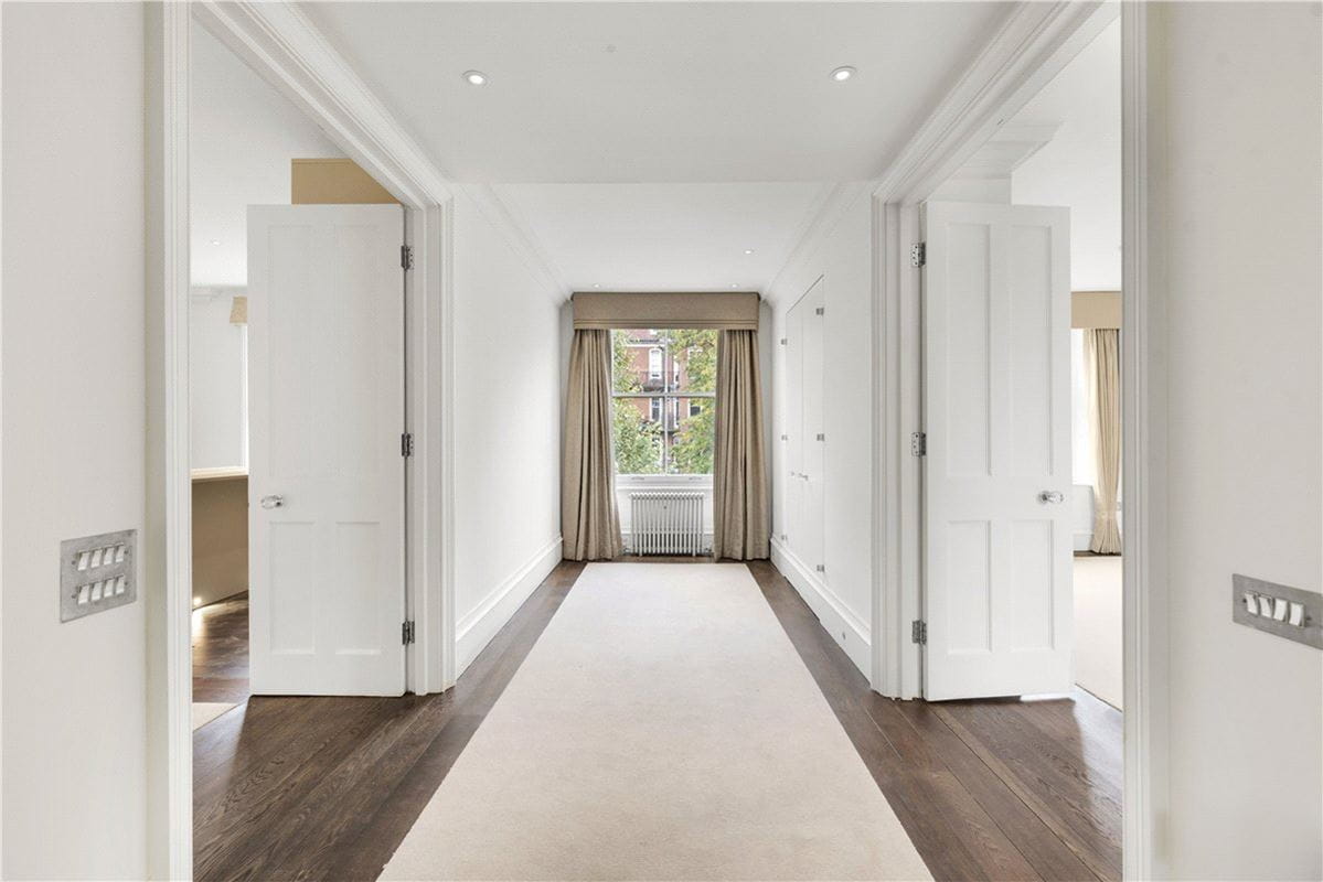 3 bedroom flat, Addison Road, London W14 - Available