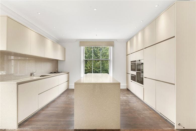 3 bedroom flat, Addison Road, London W14 - Available