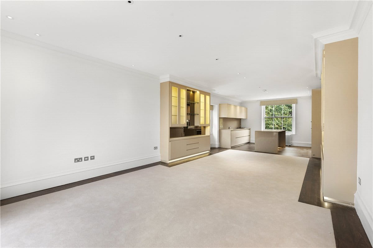 3 bedroom flat, Addison Road, London W14 - Available