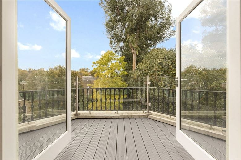 3 bedroom flat, Addison Road, London W14 - Available