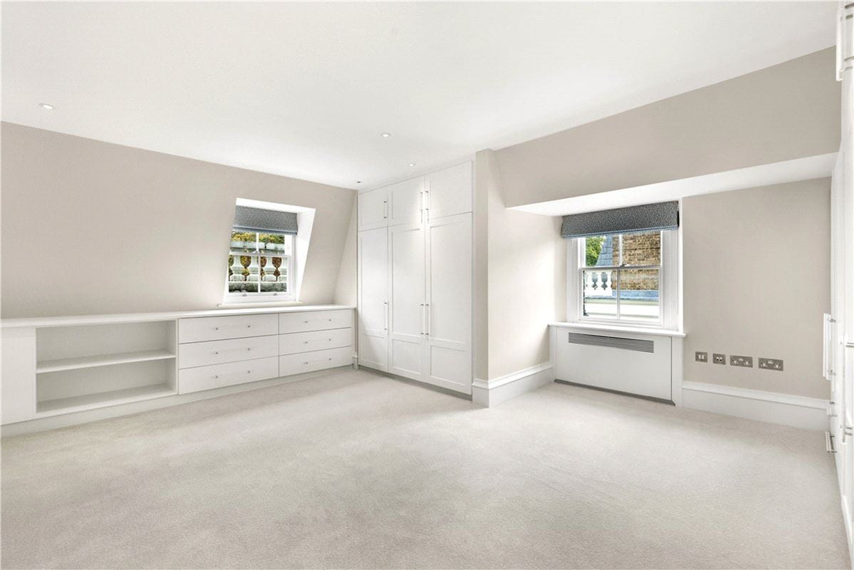3 bedroom flat, Addison Road, London W14 - Available