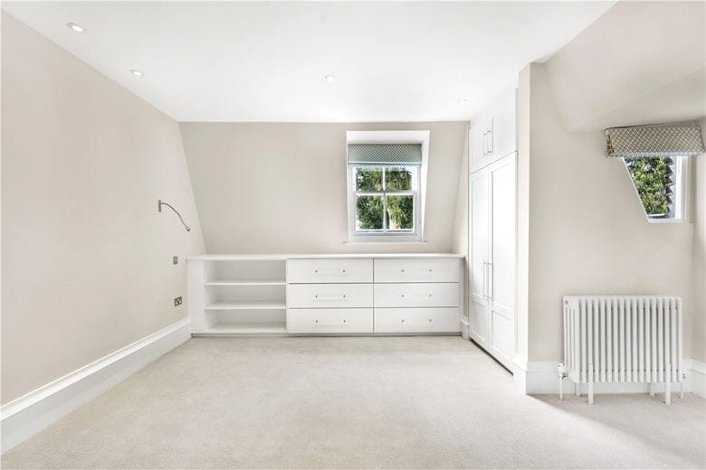 3 bedroom flat, Addison Road, London W14 - Available
