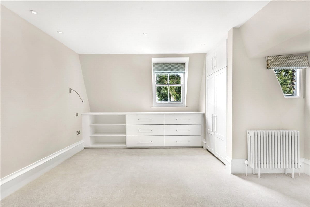3 bedroom flat, Addison Road, London W14 - Available
