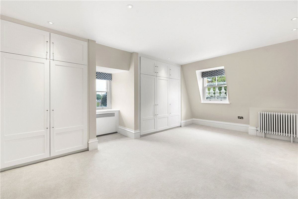 3 bedroom flat, Addison Road, London W14 - Available