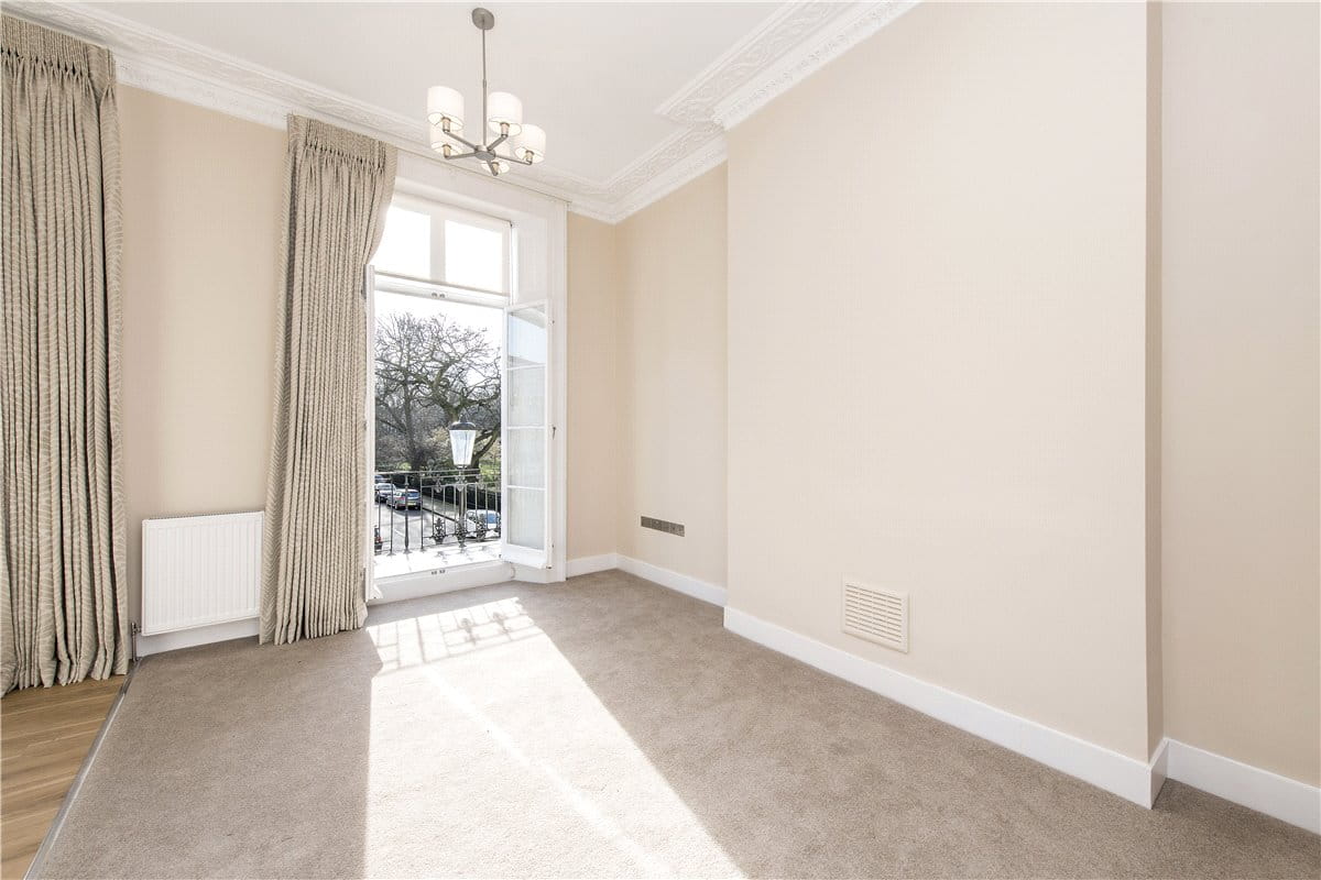 1 bedroom flat, Norland Square, Holland Park W11 - Available