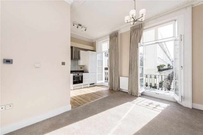 1 bedroom flat, Norland Square, Holland Park W11 - Available