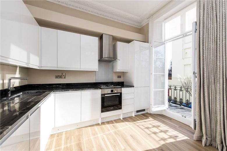 1 bedroom flat, Norland Square, Holland Park W11 - Available