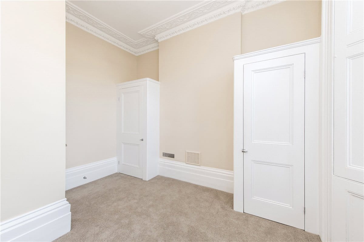 1 bedroom flat, Norland Square, Holland Park W11 - Available