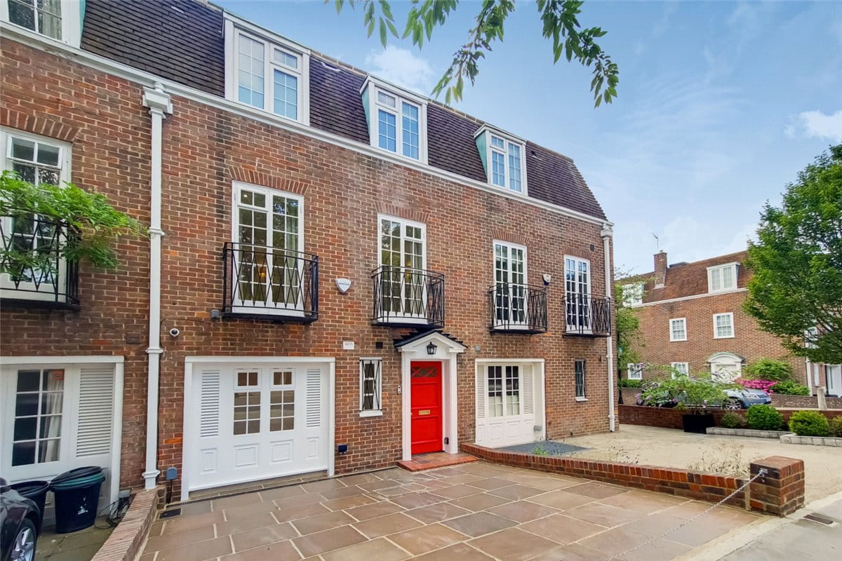 4 bedroom house, Abbotsbury Road, Holland Park W14 - Available