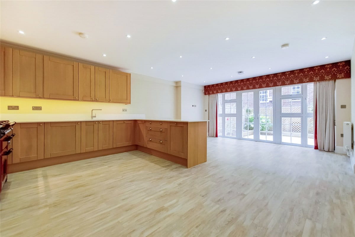 4 bedroom house, Abbotsbury Road, Holland Park W14 - Available
