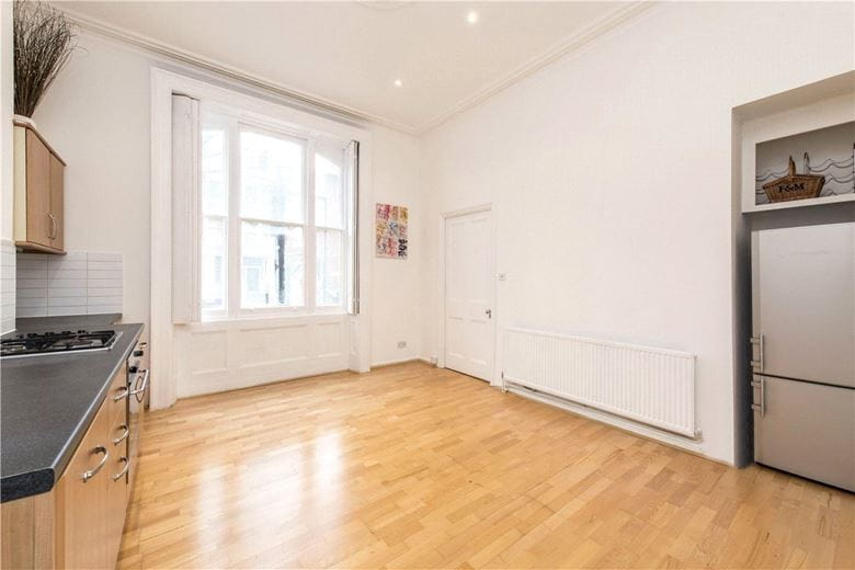 1 bedroom flat, Royal Crescent, Holland Park W11 - Available