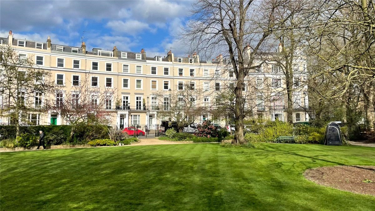 1 bedroom flat, Royal Crescent, Holland Park W11 - Available
