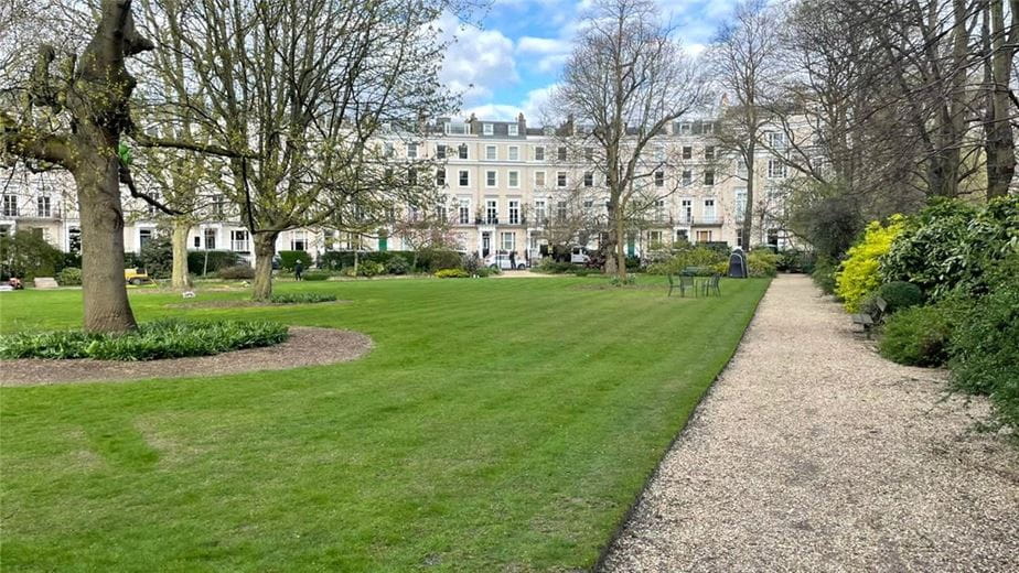 1 bedroom flat, Royal Crescent, Holland Park W11 - Available