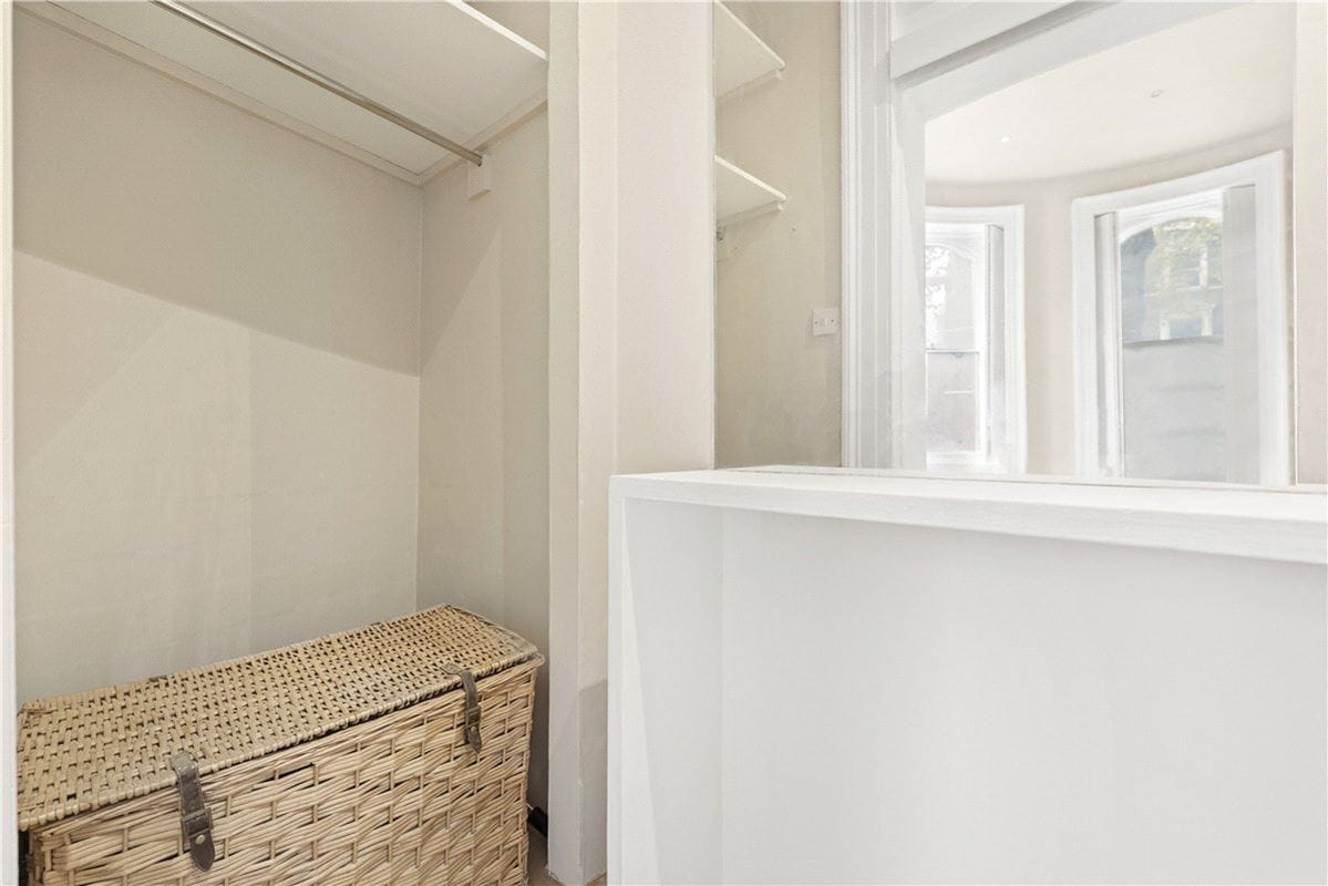 1 bedroom flat, Royal Crescent, Holland Park W11 - Available