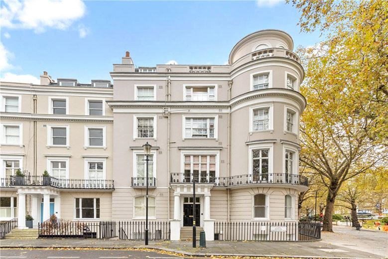 1 bedroom flat, Royal Crescent, Holland Park W11 - Available
