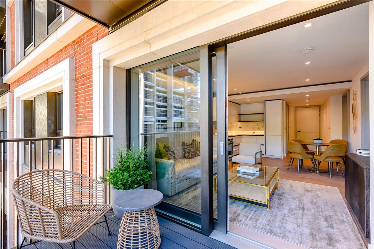 3 bedroom flat, Edgware Road, W2 - Available