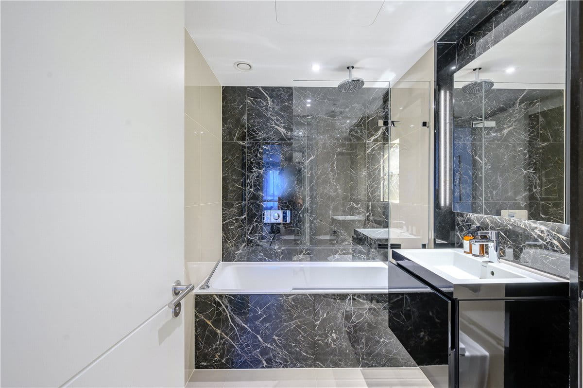 3 bedroom flat, Edgware Road, W2 - Available