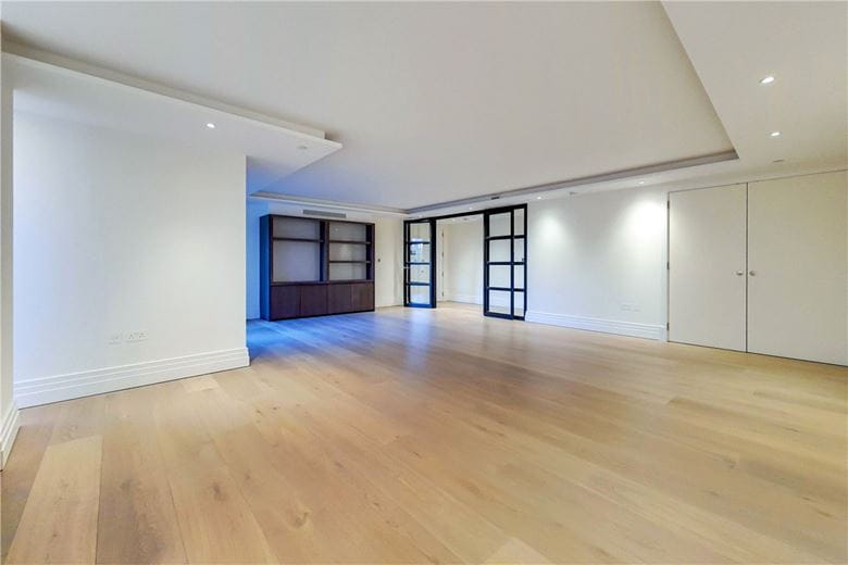 2 bedroom flat, Kensington Gardens Square, London W2 - Available