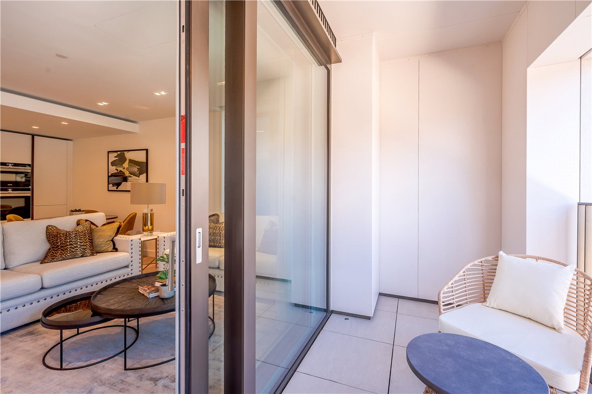 2 bedroom flat, Edgware Road, London W2 - Available