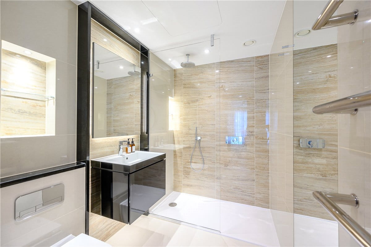 2 bedroom flat, Edgware Road, London W2 - Available