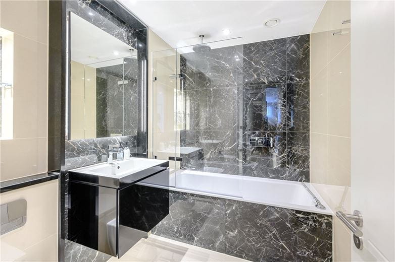 2 bedroom flat, Edgware Road, London W2 - Available