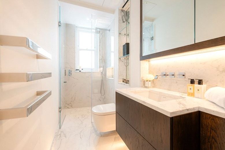 2 bedroom flat, Prince of Wales Terrace, London W8 - Available