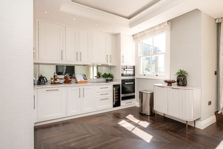 2 bedroom flat, Prince of Wales Terrace, London W8 - Available