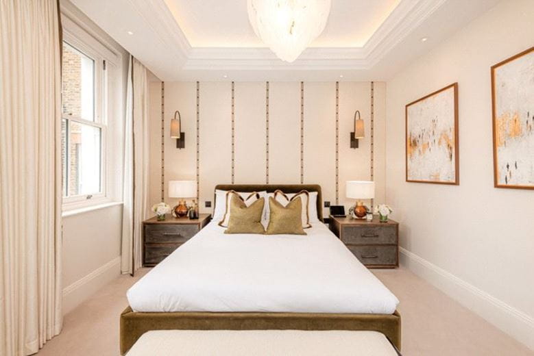 2 bedroom flat, Prince of Wales Terrace, London W8 - Available