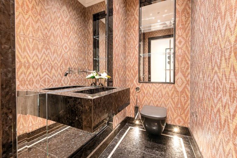 2 bedroom flat, Prince of Wales Terrace, London W8 - Available