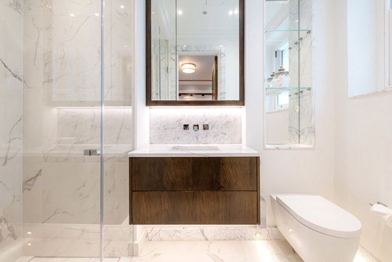 2 bedroom flat, Prince of Wales Terrace, London W8 - Available