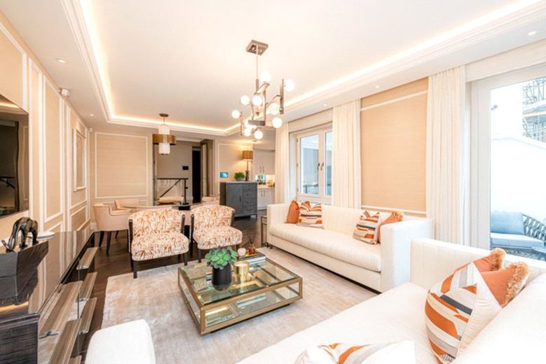 3 bedroom flat, Prince of Wales Terrace, London W8 - Available