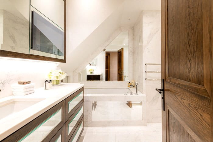 3 bedroom flat, Prince of Wales Terrace, London W8 - Available