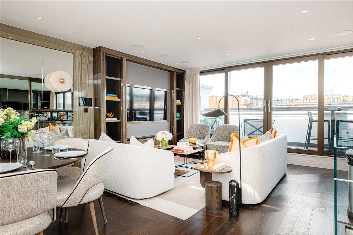 3 bedroom flat, Prince of Wales Terrace, London W8 - Available