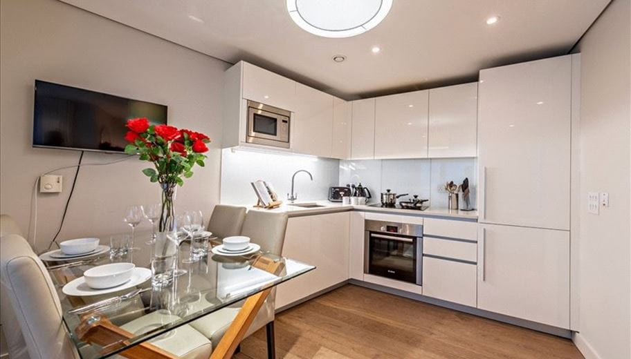 3 bedroom flat, Merchant Square East, London W2 - Available