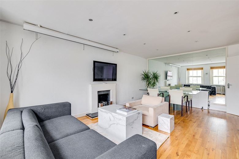 3 bedroom flat, Ennismore Gardens, Knightsbridge SW7 - Available