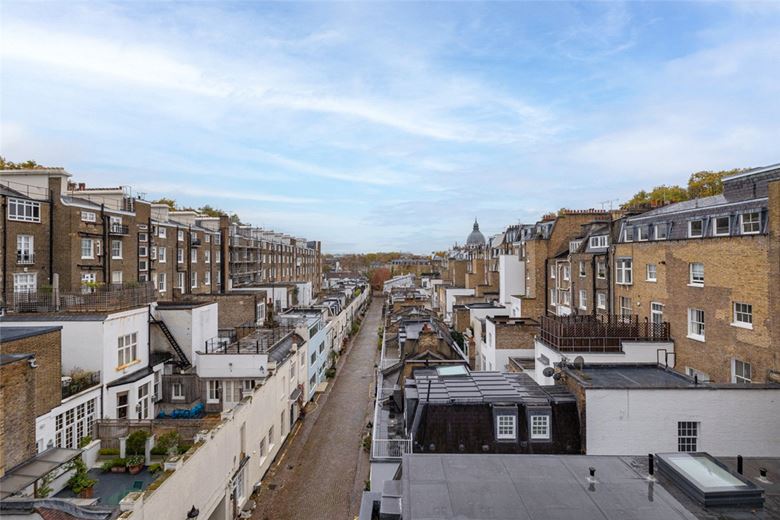 3 bedroom flat, Ennismore Gardens, Knightsbridge SW7 - Available