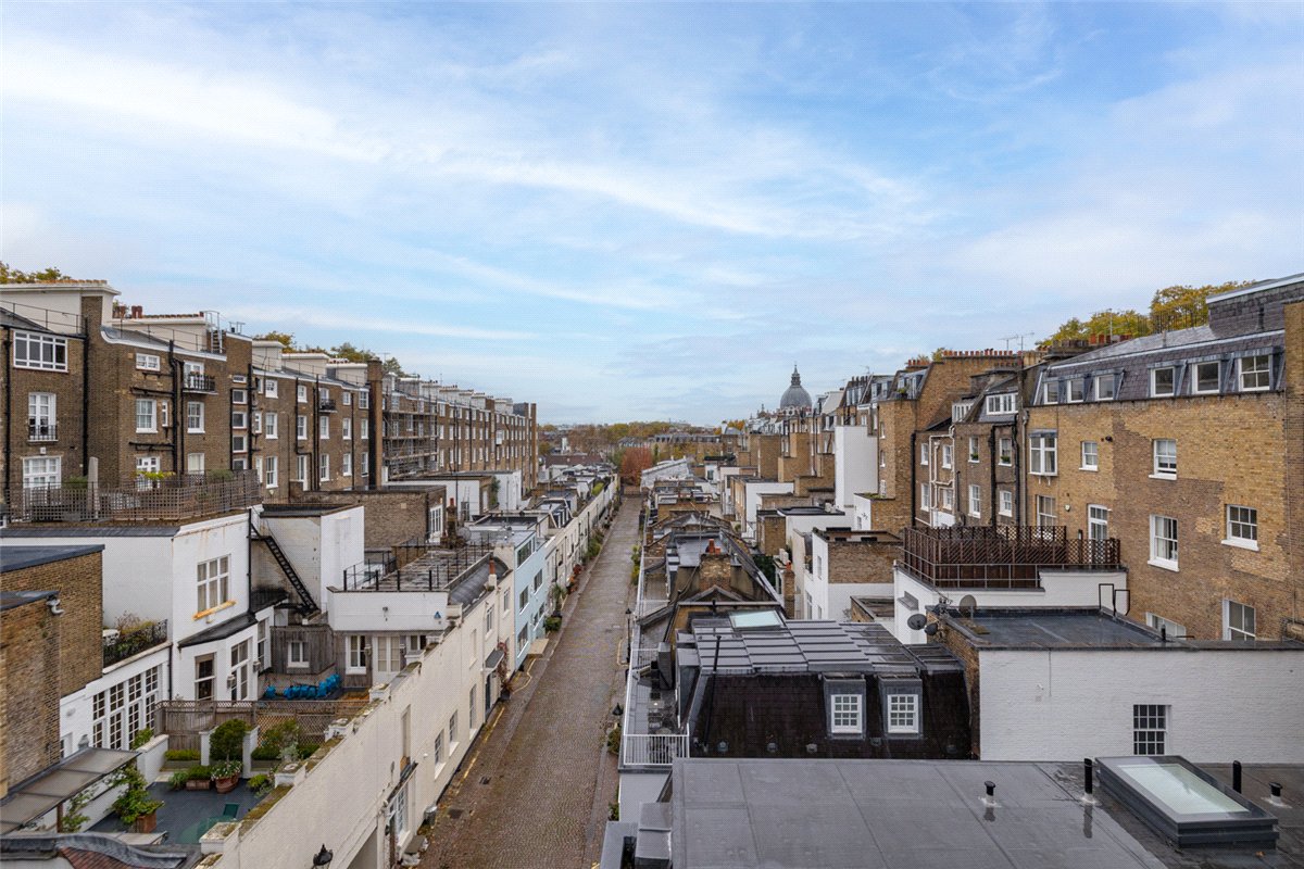 3 bedroom flat, Ennismore Gardens, Knightsbridge SW7 - Available