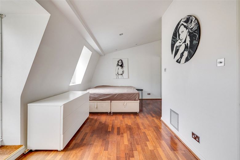 3 bedroom flat, Ennismore Gardens, Knightsbridge SW7 - Available