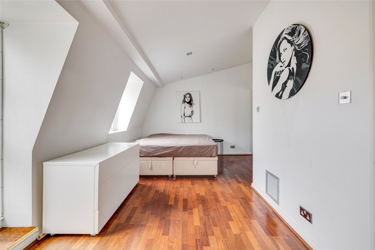 3 bedroom flat, Ennismore Gardens, Knightsbridge SW7 - Available