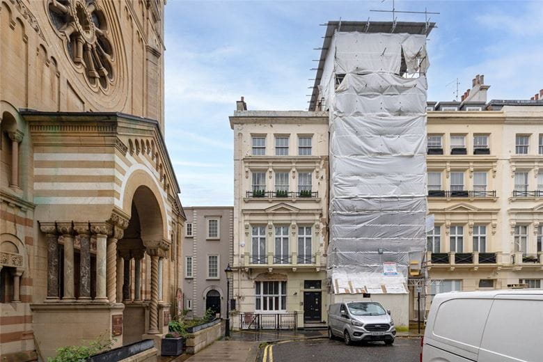 3 bedroom flat, Ennismore Gardens, Knightsbridge SW7 - Available