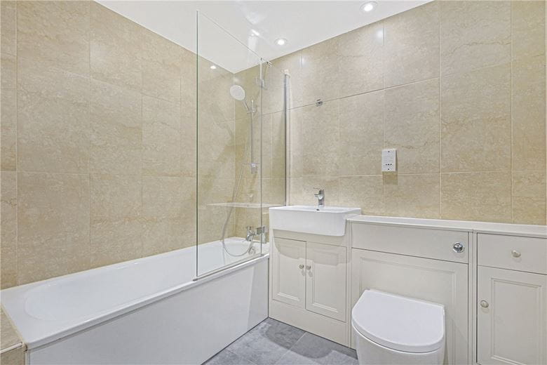 2 bedroom flat, Queens Gate, South Kensington SW7 - Available