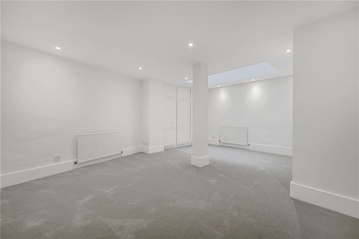 2 bedroom flat, Queens Gate, South Kensington SW7 - Available